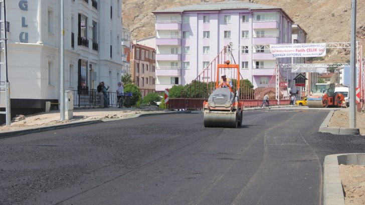 Zara’da yollar tek tek yenileniyor